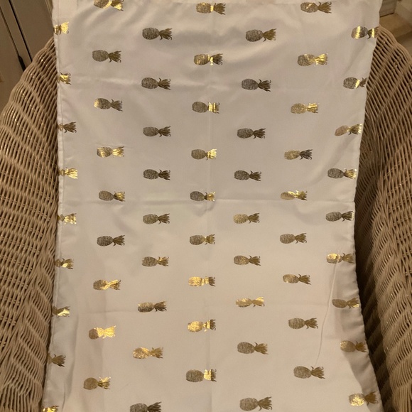 Target Room Essentials Gold Pineapple Pillow Cases 4 - Picture 3 of 6